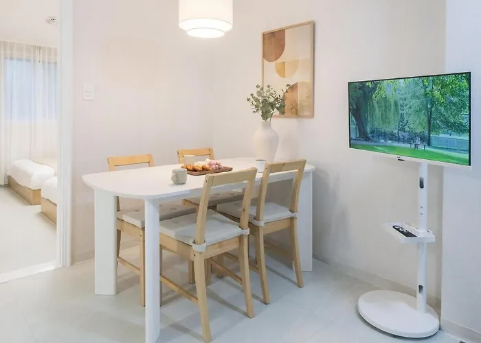 #2r3q1b #6people#4min Flat From Subway#luggage Storage#gangnam#plastic Surgery Villa *