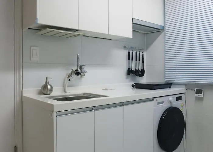#2r3q1b #6people#4min Flat From Subway#luggage Storage#gangnam#plastic Surgery Villa
