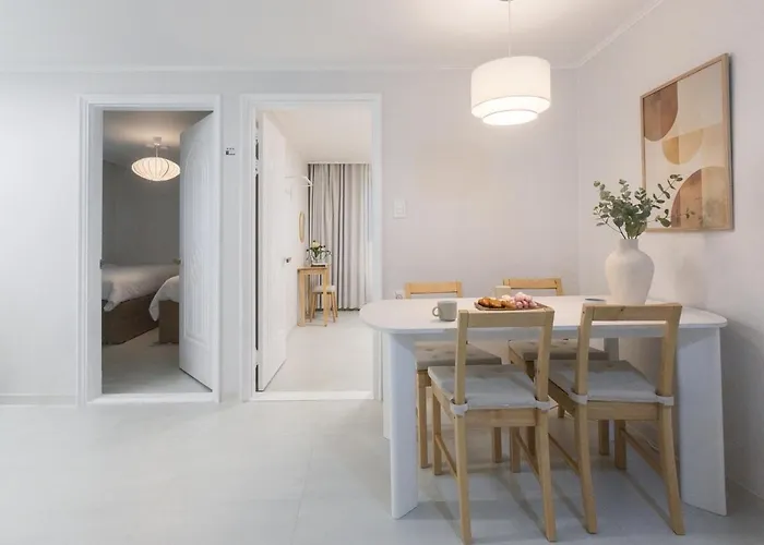 #2r3q1b #6people#4min Flat From Subway#luggage Storage#gangnam#plastic Surgery Villa