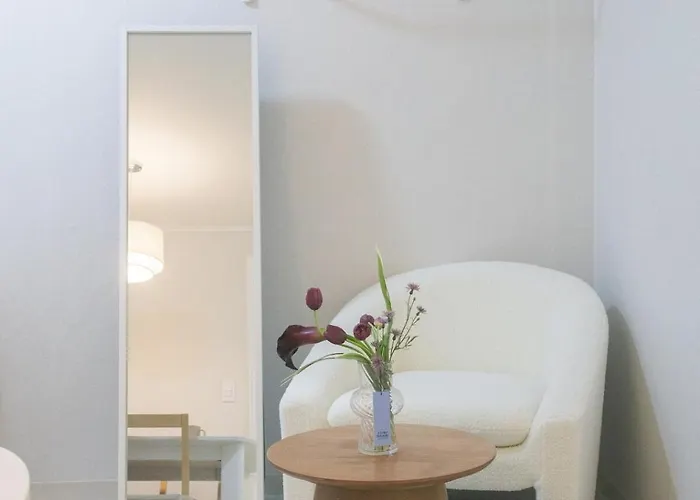 #2r3q1b #6people#4min Flat From Subway#luggage Storage#gangnam#plastic Surgery Villa *
