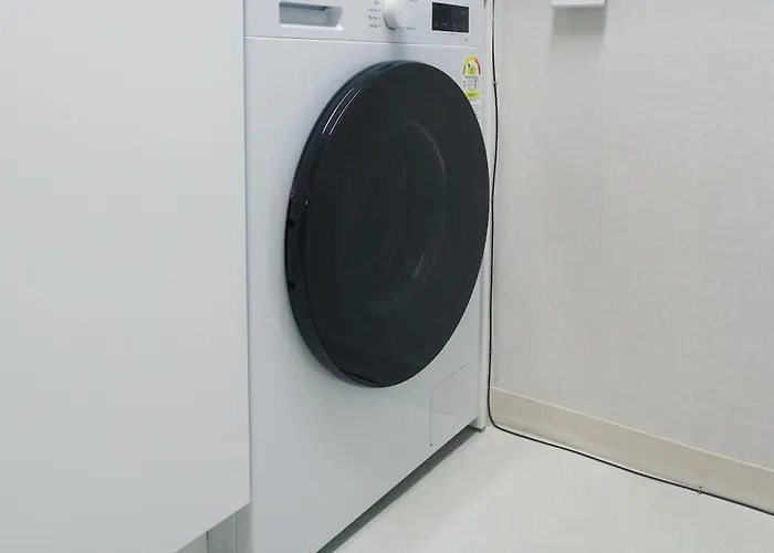 #2r3q1b #6people#4min Flat From Subway#luggage Storage#gangnam#plastic Surgery Seoel